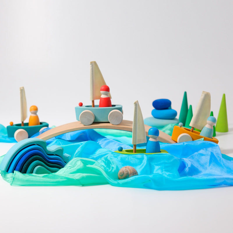 Little Land Yacht with Sailor