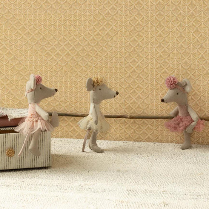 Ballerina Mouse, Little Sister