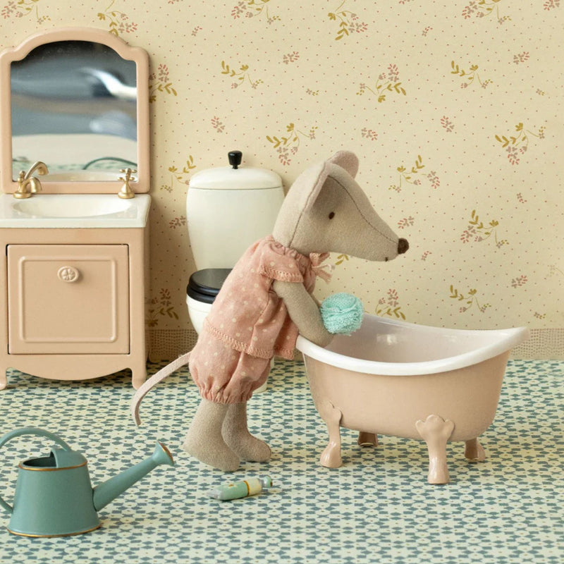 Bathtub, Mouse