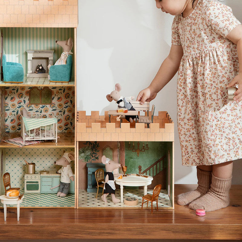 Castle Hall, Mouse