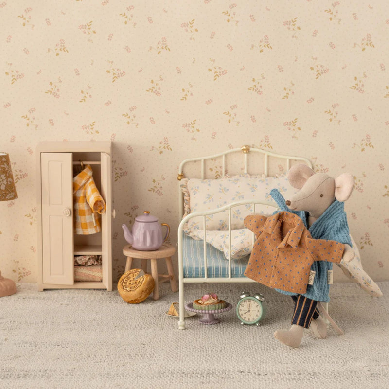 Shirt and Striped Pants, Dad Mouse