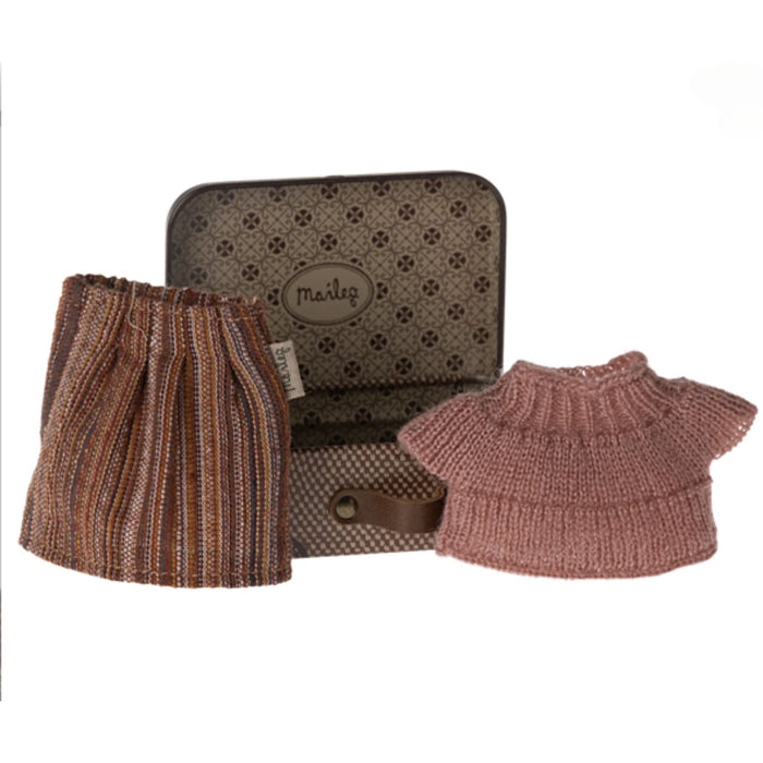 Grandma Mouse Clothes - Knitted Blouse + Skirt in Suitcase