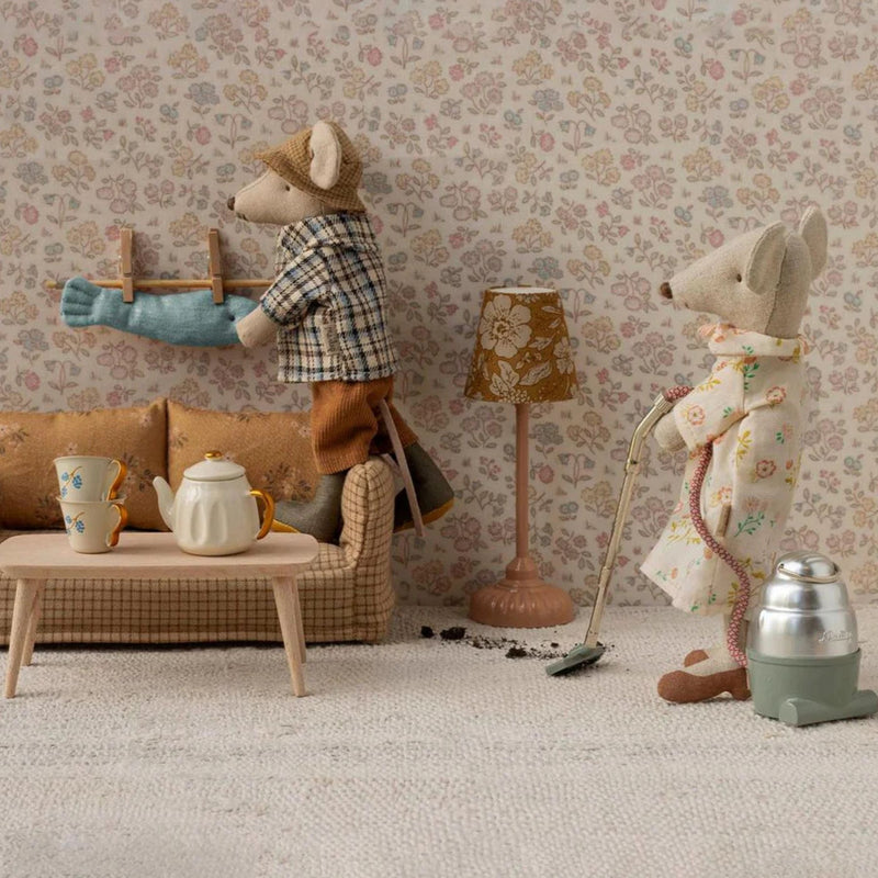 Granddad Mouse with Magnet Hands