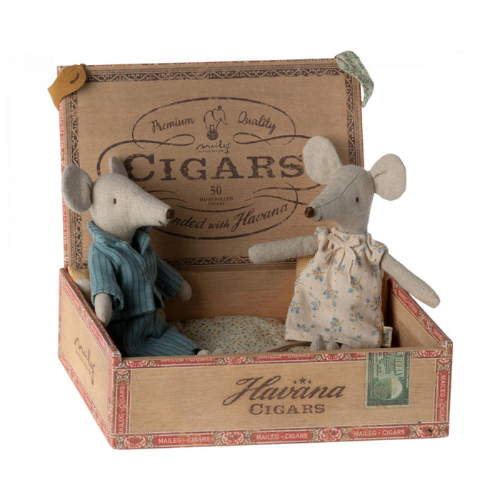 Mum + Dad Mice in Cigarbox
