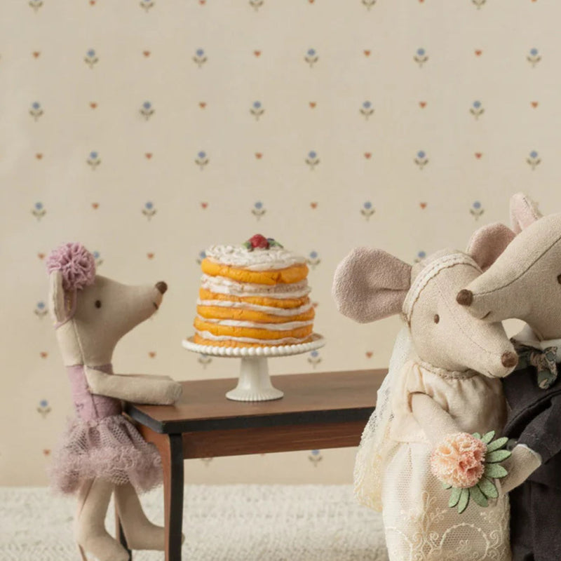 Party Cake + Stand, Mouse