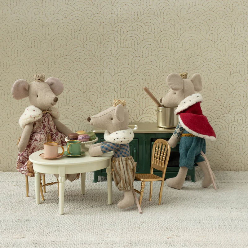 Prince Mouse, Big Brother in Castle Bag