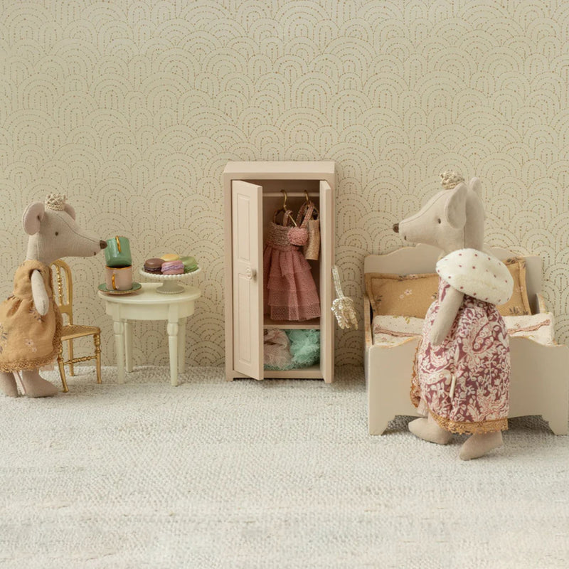 Queen Mouse in Castle Bag