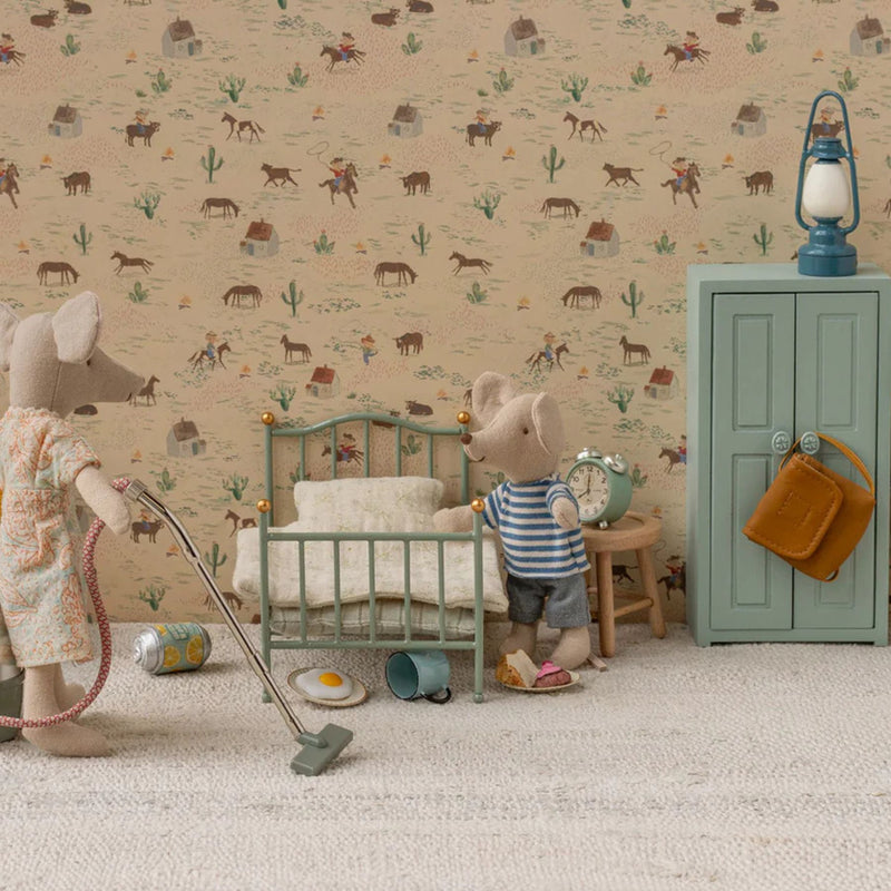 Vintage Single Bed, Mouse