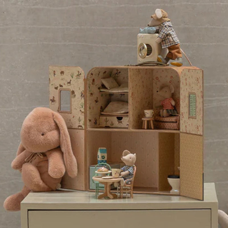 SuitCasa Mouse House, Furnished