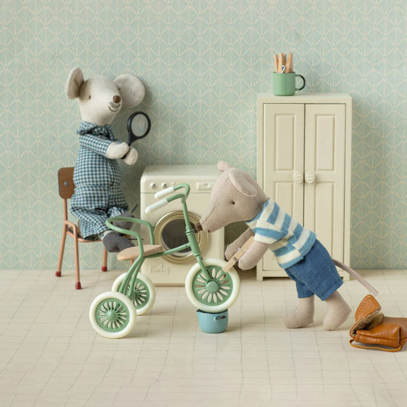 Tricycle Mouse, Big Brother