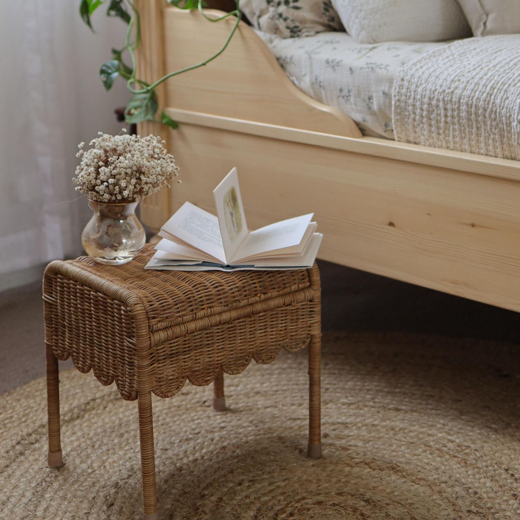 連休値下　希少　Olli Ella（オリエラ）STORIE STOOL ホワイト Olli Ella Petal Storie Stool — Simply Green Baby
